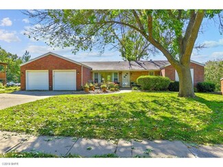 7316 College Dr, Windsor Heights, IA 50324