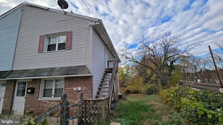 200 Robbins St, Philadelphia, PA 19111