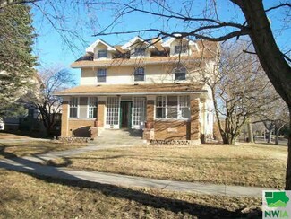802 W Main St, Cherokee, IA 51012