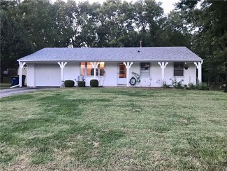 33060 W 84th St, De Soto, KS 66018