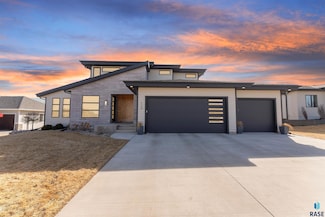 112 N Harvest Hill Cir, Sioux Falls, SD 57110
