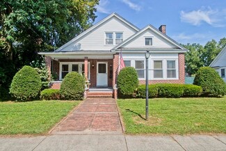 105 Dartmouth St, Holyoke, MA 01040