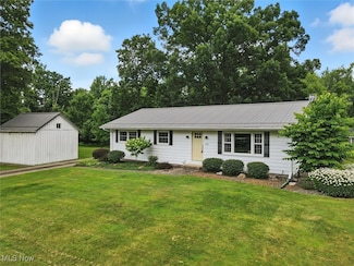 499 Bell Rd, Chagrin Falls, OH 44022