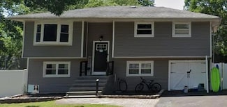 18 Burney Blvd, Mastic, NY 11950