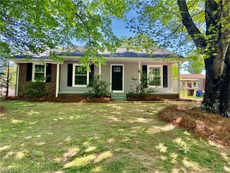 1041 Shalimar Dr, Winston Salem, NC 27107