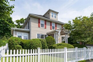 49 Berwick Ln, Cranston, RI 02905