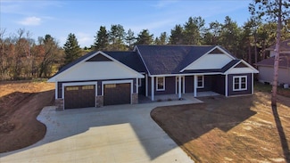 1422 Creekwood Dr, New Richmond, WI 54017