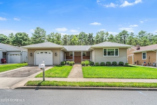 43 Freeport Ct, Toms River, NJ 08757