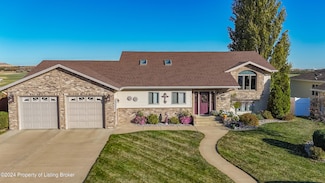 967 Eaton Dr, Dickinson, ND 58601