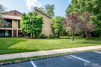 318 Willowbrook Dr Unit 318, North Brunswick, NJ 08902