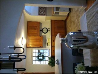 318 Carlton Rd, Syracuse, NY 13207