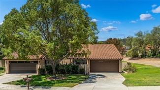 2113 David Dr, Escondido, CA 92026