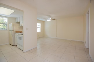 221 SE 3rd Ave Unit 2, Boynton Beach, FL 33435