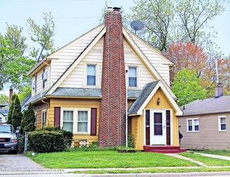 1623 W Saginaw St, Lansing, MI 48915