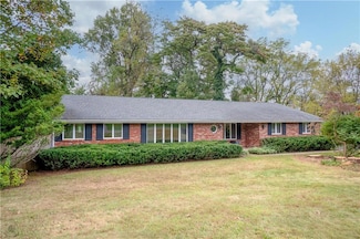 5112 Laurie Dr, Emmaus, PA 18049