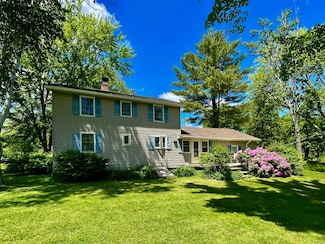5 Wallace Ln, Orono, ME 04473