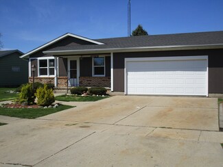1202 8th St, Harvard, IL 60033