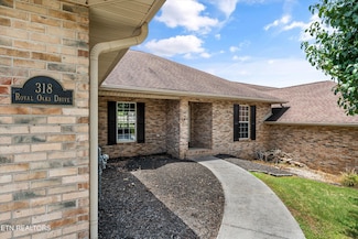 318 Royal Oaks Dr, Maryville, TN 37801