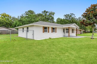 200 Beverly Dr, Ocean Springs, MS 39564