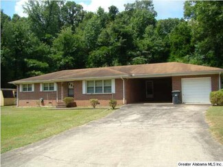 524 Kilarney Ave, Weaver, AL 36277