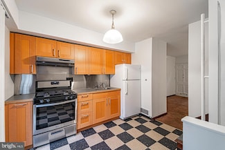 2013 Moravian St, Philadelphia, PA 19103