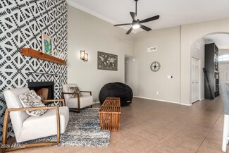 1 S Poplar Way, Chandler, AZ 85226