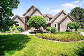 N65W38340 S Woodlake Cir, Oconomowoc, WI 53066