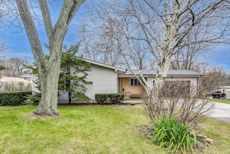 5509 Summerville Dr, Wonder Lake, IL 60097