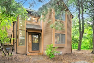 707 Eagle Bay Dr, Ossining, NY 10562