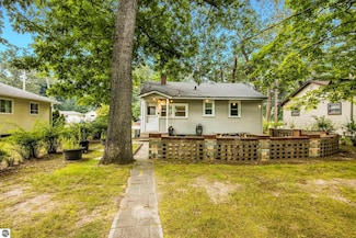 1609 E Eighth St, Traverse City, MI 49686