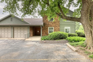 735 S Imperial Dr Unit D, Hartland, WI 53029