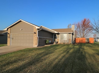 1729 N Wedgewood Ct, Mulvane, KS 67110