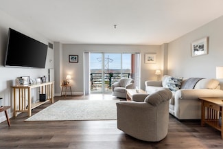 269 Cambridge Rd Unit 605, Woburn, MA 01801