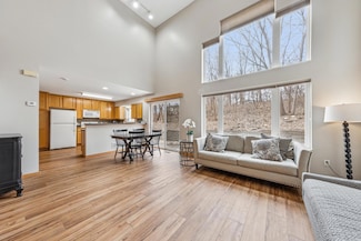 324 Brickyard Dr, Chaska, MN 55318