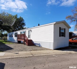 913 N Taylorville Blvd, Taylorville, IL 62568