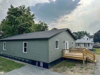 9 Whiting St, Bath, NY 14810