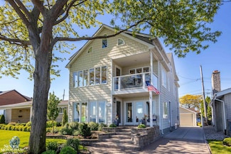 22680 Wildwood St, Saint Clair Shores, MI 48081