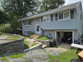 28 Beardslee Hill Dr, Ogdensburg, NJ 07439