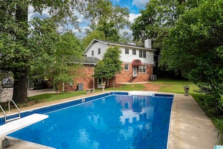 913 Chestnut St, Vestavia, AL 35216