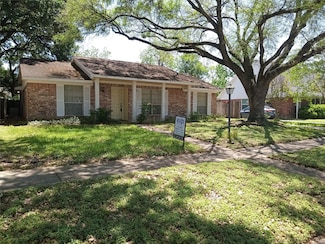 10423 Huntington View Dr, Houston, TX 77099