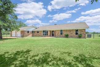 5131 N Us Highway 77, Warda, TX 78960