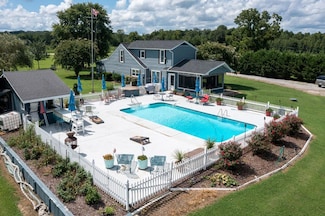 8 Red Oak Ln, Skipwith, VA 23968