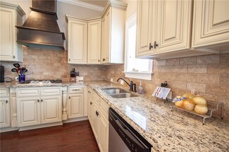 2617 Salford St, Auburn, AL 36832