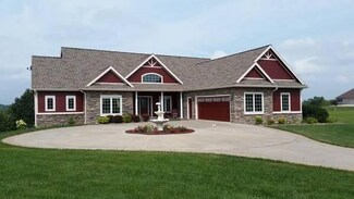 1789 Maple Ct, Winterset, IA 50273
