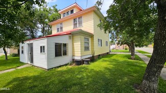 121 1st St S, Ellendale, ND 58436