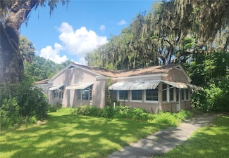 105 Palm Ln, Crescent City, FL 32112