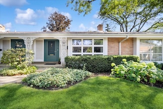 711 Carriage Hill Dr, Glenview, IL 60025