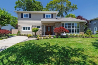 4 Beaumont Ave, Massapequa, NY 11758