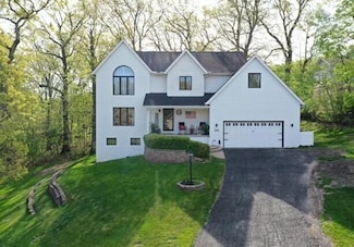 131 Warrick Cir, Valparaiso, IN 46385