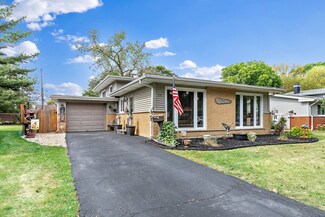 534 S 7th St, West Dundee, IL 60118